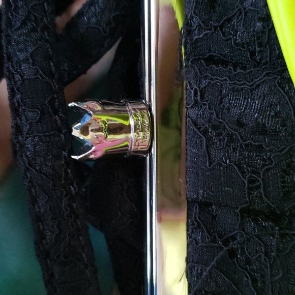 Princess Vera Wang Handbag - Picture 3 of 6